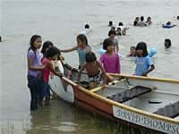 Kids in canoe! (92kb)