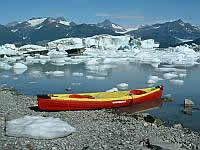 PakBoat_in_the_ice_pack_Alsek_Lake.jpg (86kb)